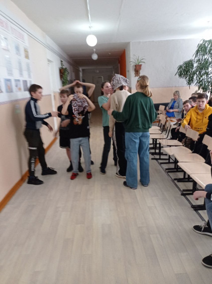 Конкурс "Вперед, мальчишки, вперед, девчонки!".